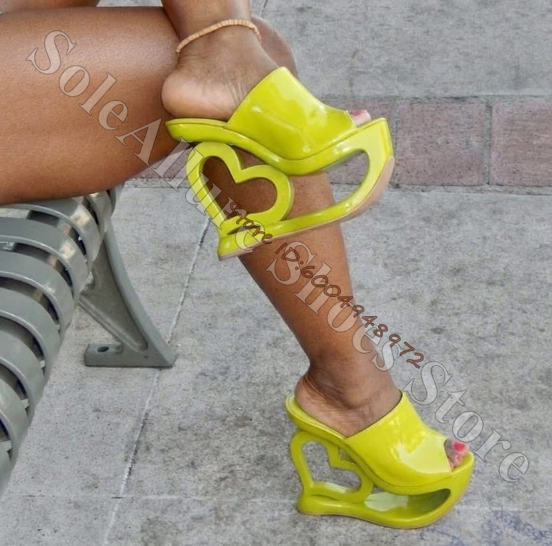 Сандалии-мюли из лакированной  – обзор и цена Casual Sandal Leather